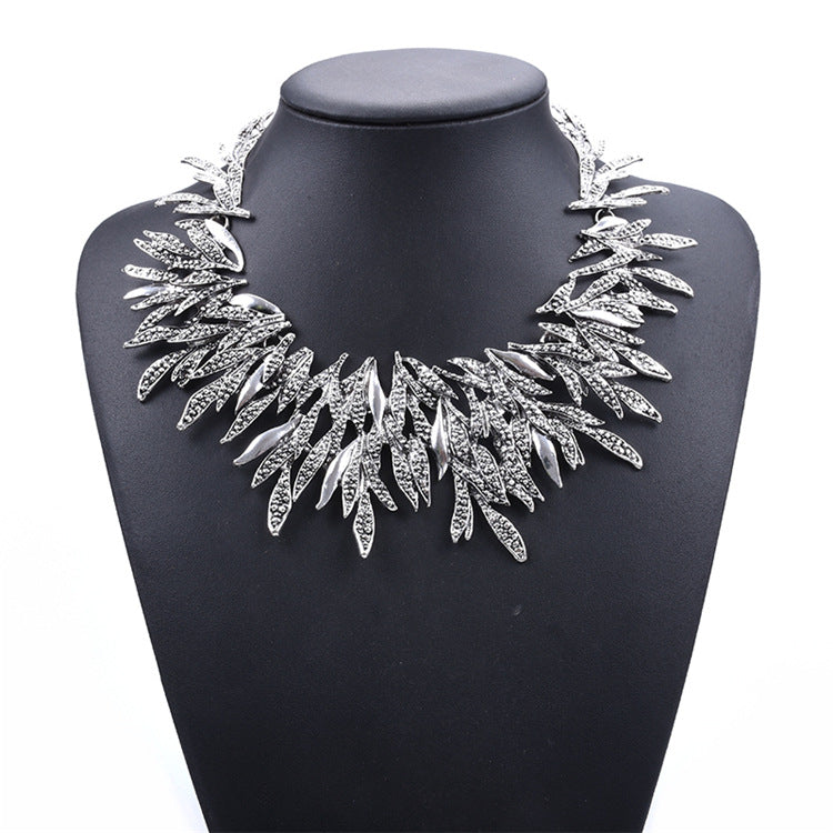 Retro Ethnic Thistle Leaf Cluster Collar Short Necklace