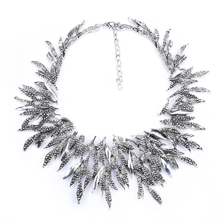 Retro Ethnic Thistle Leaf Cluster Collar Short Necklace